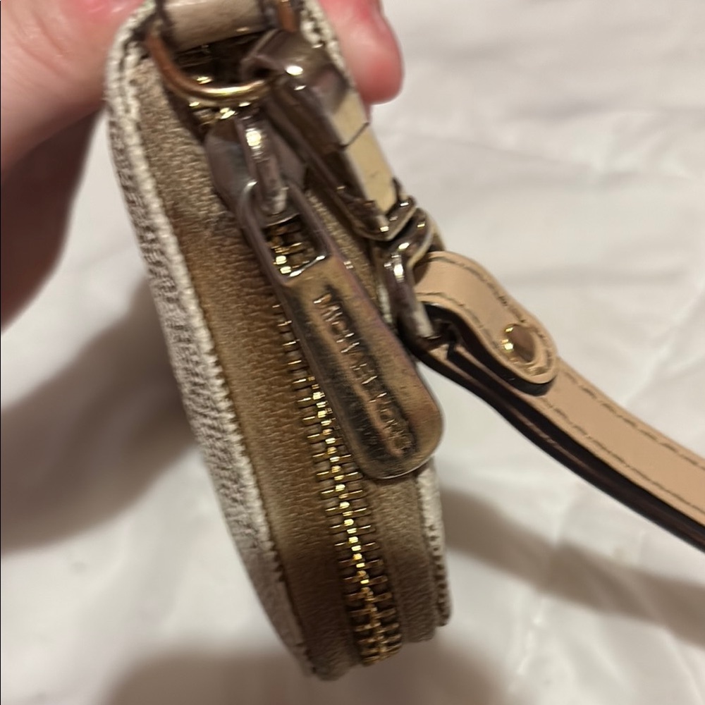 Michael Kors Beige Monogram Wallet - Picture 3 of 9
